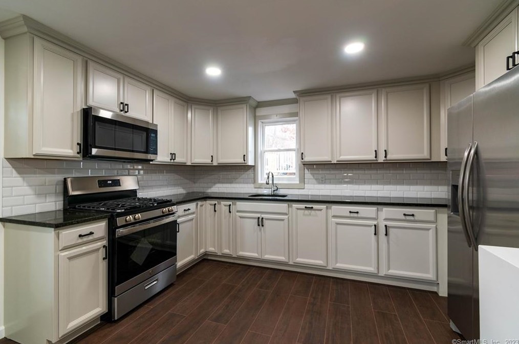 71 Vine St, Meriden CT  06451-2849 exterior