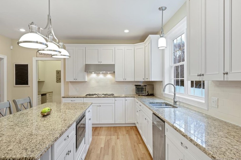 46 Allison Dr, Madison CT  06443-2174 exterior