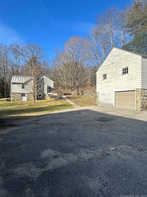 191 Danbury Quarter Rd, Winsted CT 06098-2418 exterior