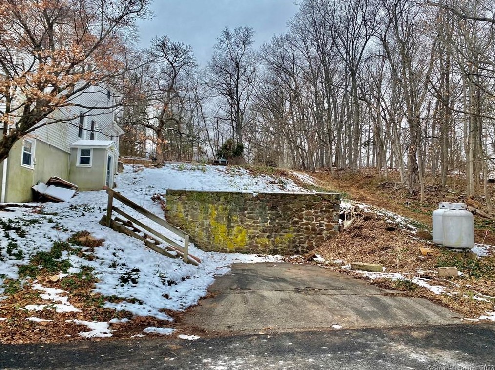 184 Woodland St, Meriden CT  06451-2028 exterior