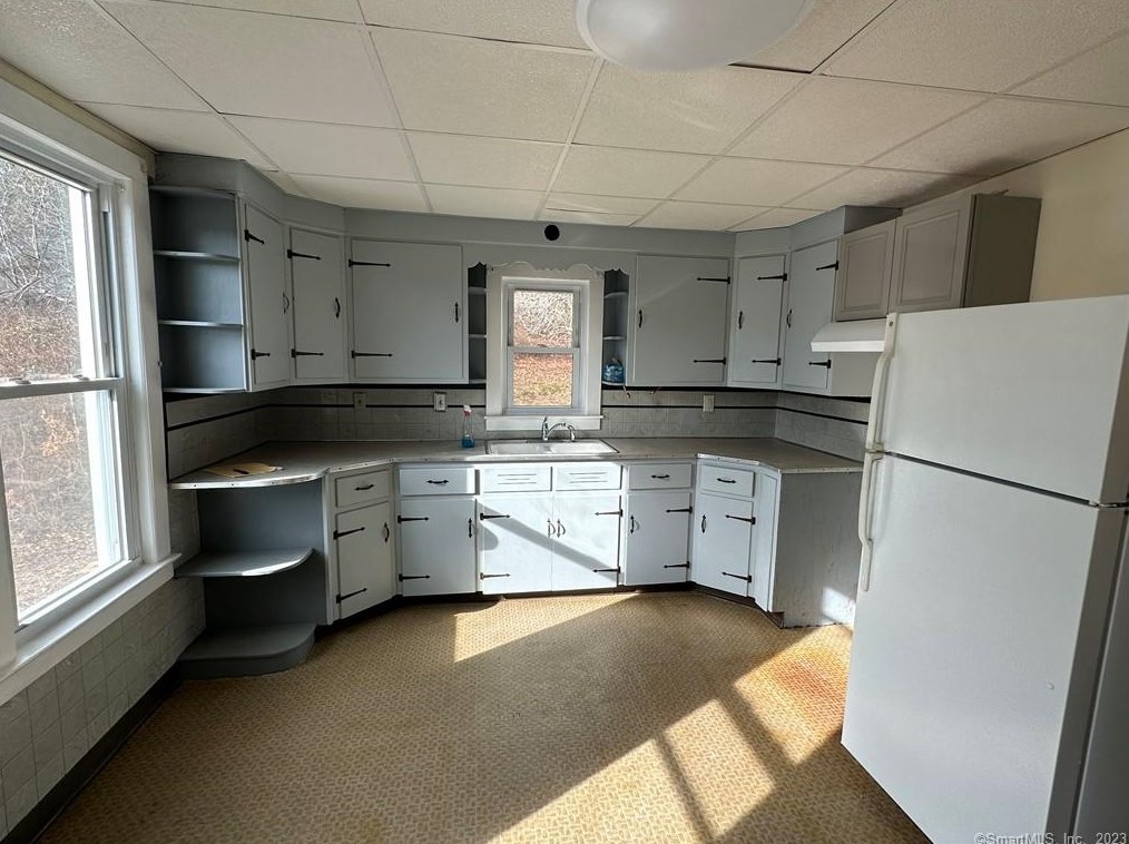 184 Woodland St, Meriden CT  06451-2028 exterior