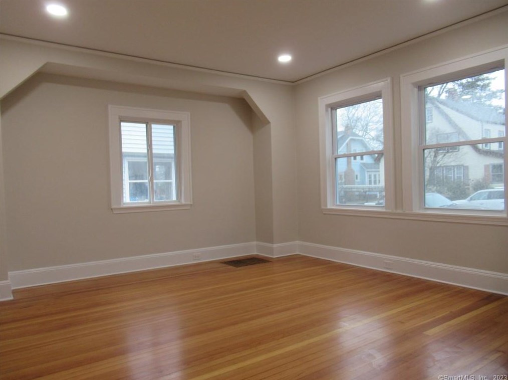 62 Glenwood Ave, Stratford CT  06614-4204 exterior