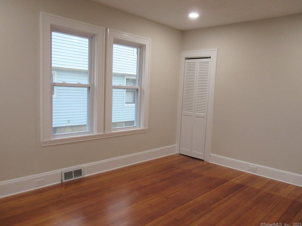 62 Glenwood Ave, Stratford CT  06614-4204 exterior