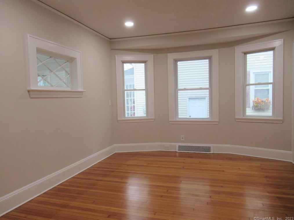 62 Glenwood Ave, Stratford CT  06614-4204 exterior