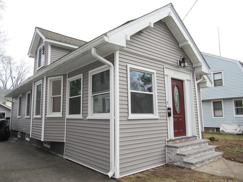 62 Glenwood Ave, Stratford CT  06614-4204 exterior