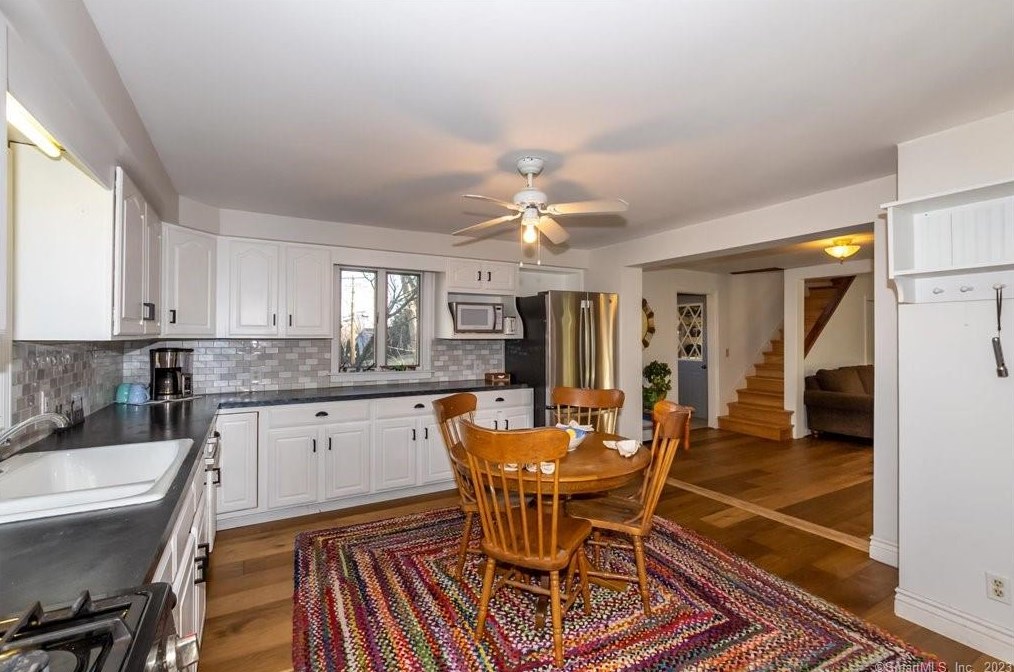 112 Pratt St, Winsted CT  06098-2053 exterior