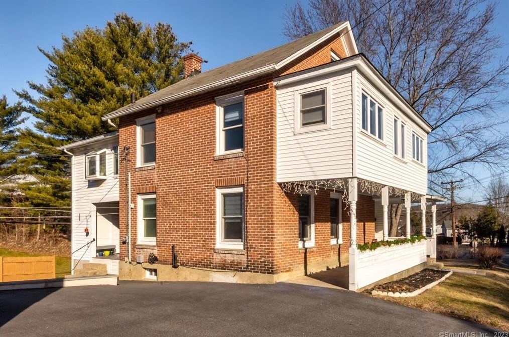 112 Pratt St, Winsted CT  06098-2053 exterior