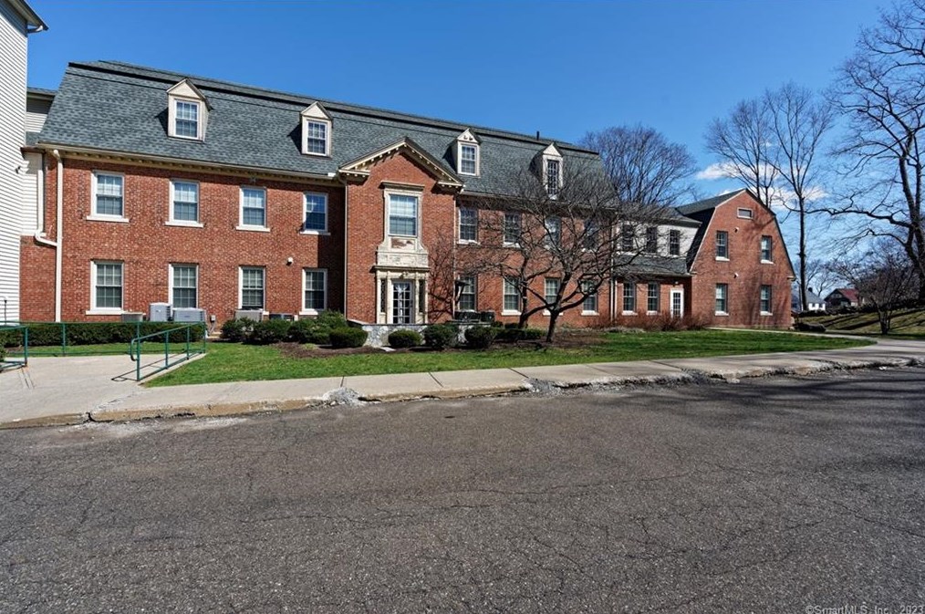 295 Ridge Rd, Hartford CT  06109-5001 exterior
