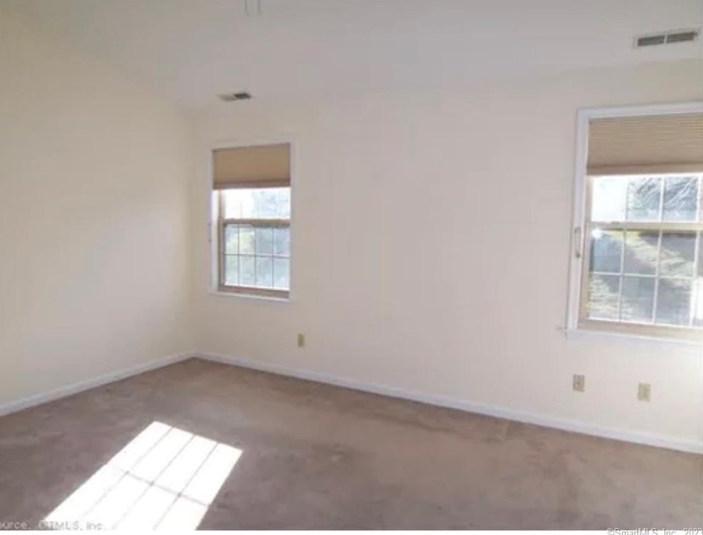 19 Hawthorne Dr #116, United States Coast Guard Ac, CT 06320