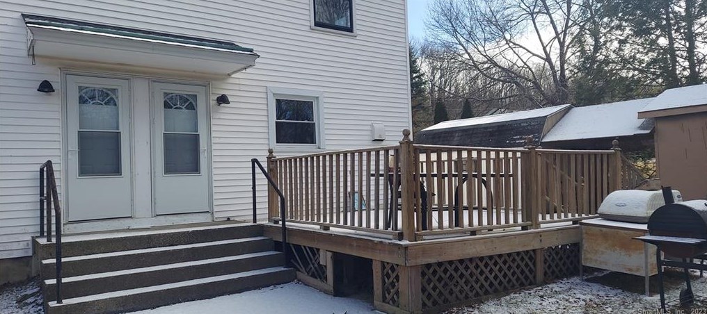 89 Benton St, Winsted CT  06098-1358 exterior