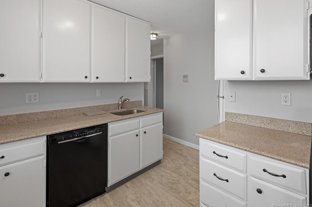 1 Strawberry Hill Ct #12c, Stamford, CT 06902