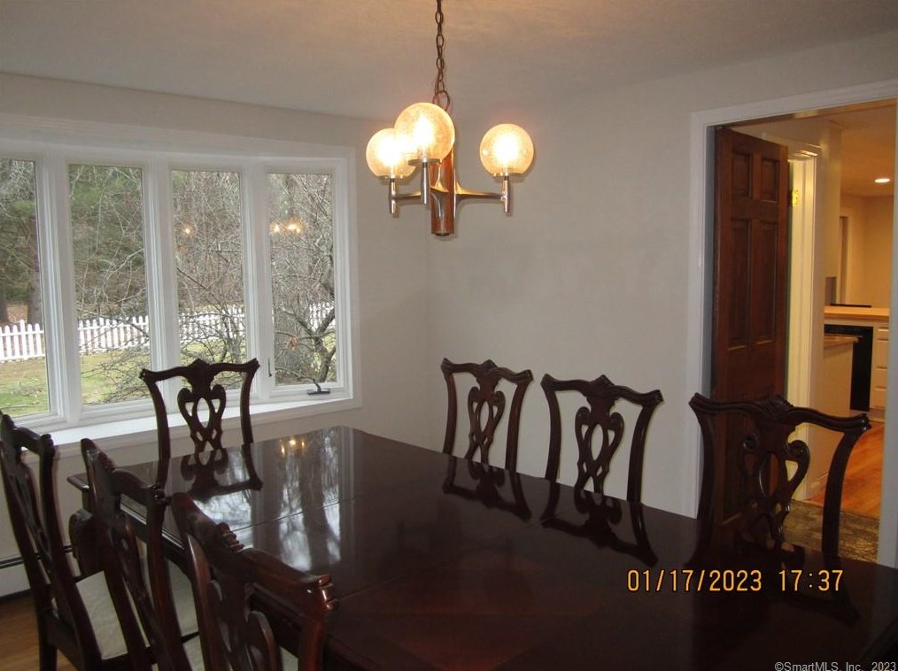 169 Old Farms Rd, Simsbury CT  06092-2122 exterior