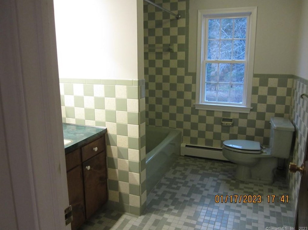 169 Old Farms Rd, Simsbury CT  06092-2122 exterior