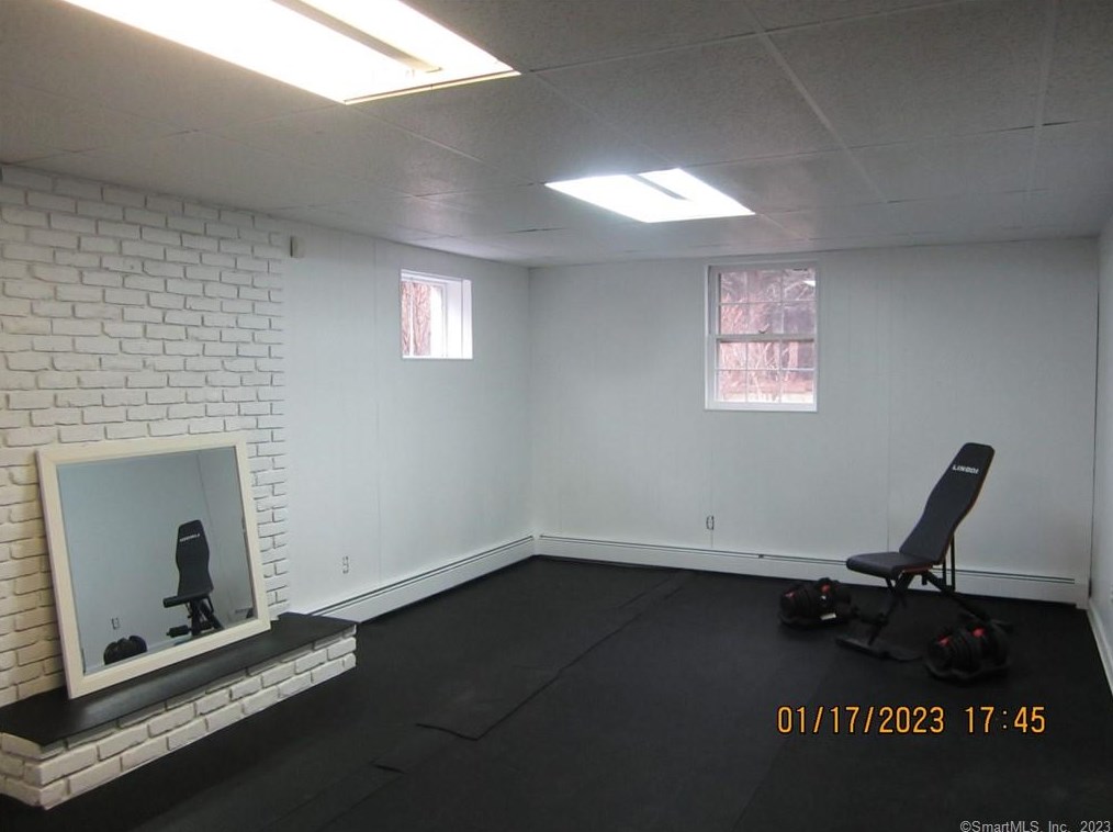 169 Old Farms Rd, Simsbury CT  06092-2122 exterior