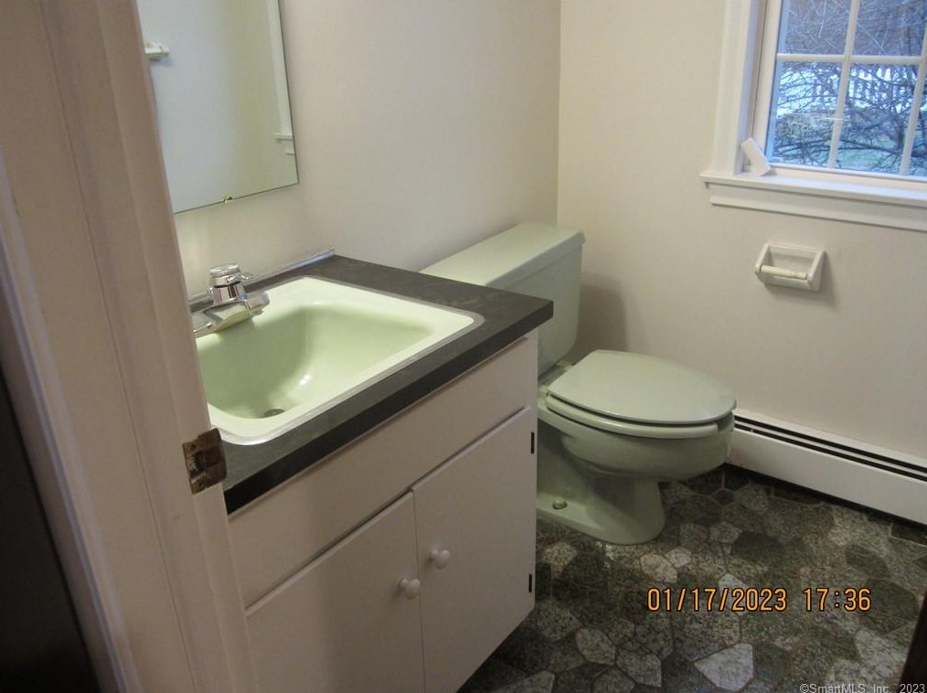 169 Old Farms Rd, Simsbury CT  06092-2122 exterior