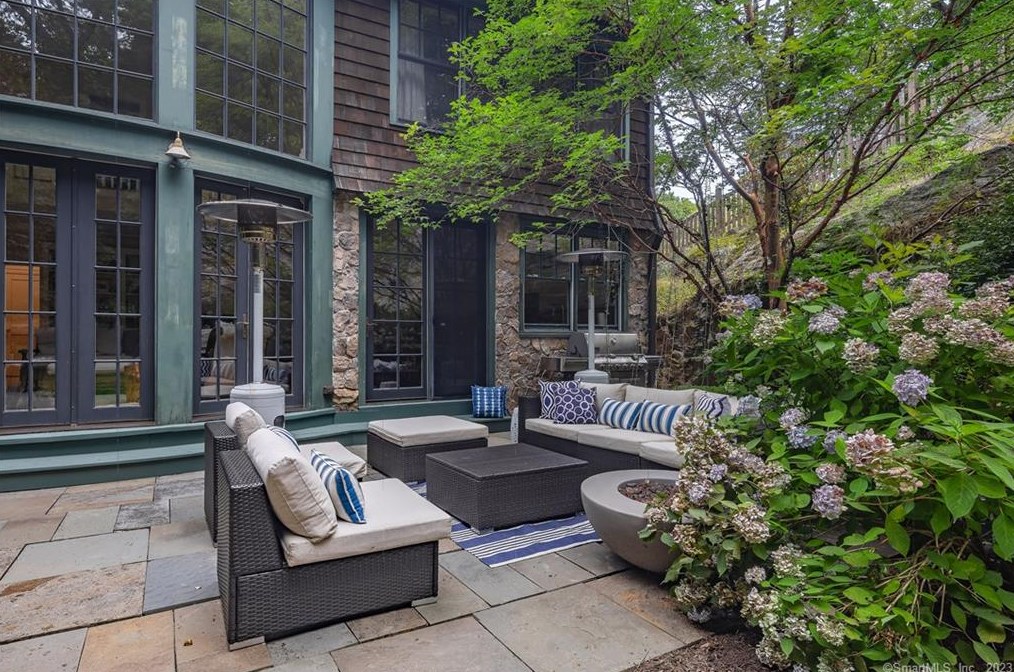 4 Green Acre Ln, Westport CT  06880-5027 exterior
