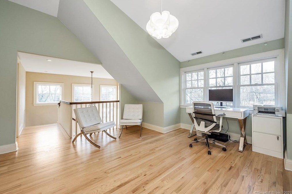 4 Green Acre Ln, Westport CT  06880-5027 exterior