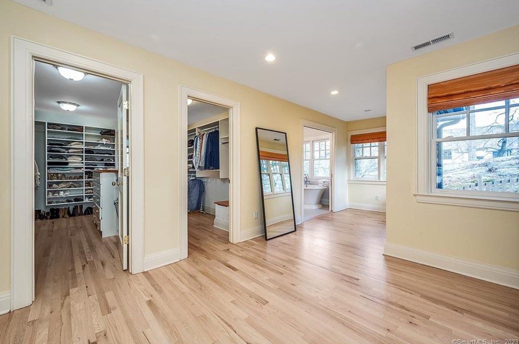 4 Green Acre Ln, Westport CT  06880-5027 exterior