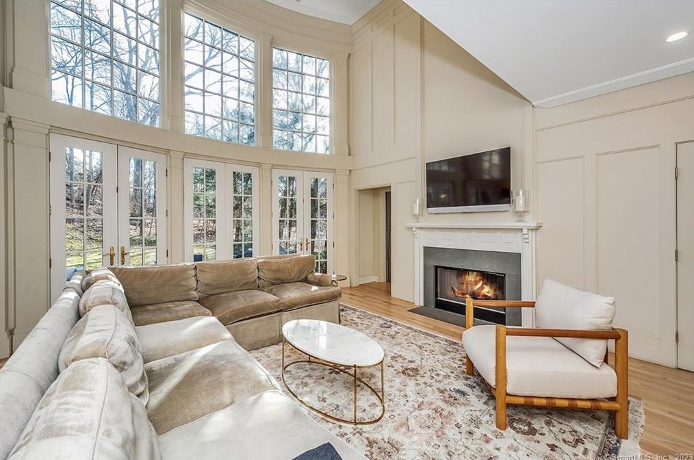 4 Green Acre Ln, Westport CT  06880-5027 exterior