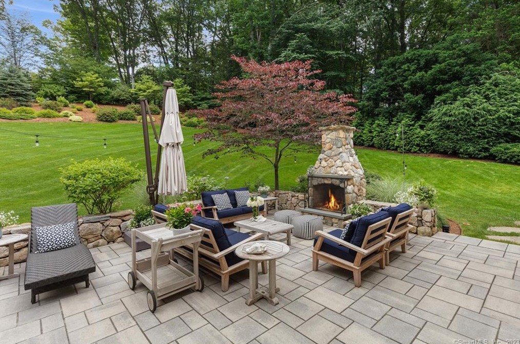 3 Buck Hill Rd, Westport CT  06880-1913 exterior