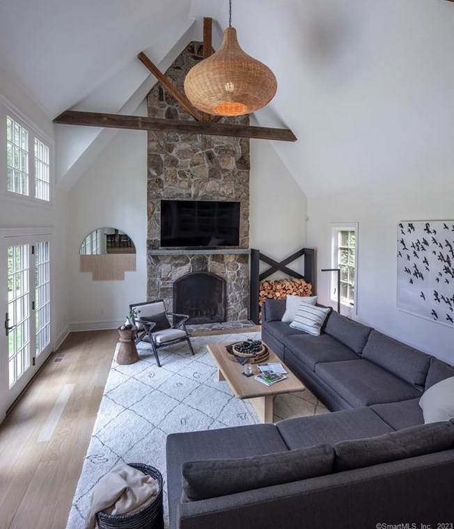 11 Charcoal Hill Rd, Westport CT  06880-1633 exterior