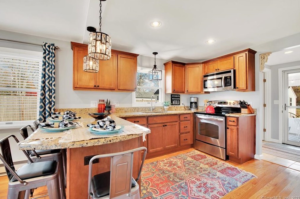 24 Maple Ave, Fenwick CT  06475-2452 exterior