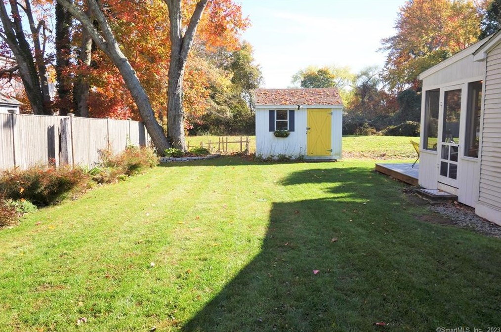 24 Maple Ave, Fenwick CT  06475-2452 exterior