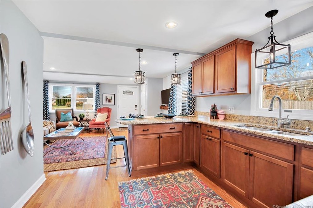 24 Maple Ave, Fenwick CT  06475-2452 exterior