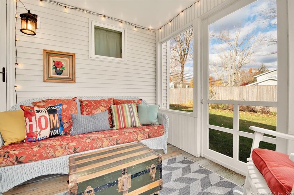 24 Maple Ave, Fenwick CT  06475-2452 exterior