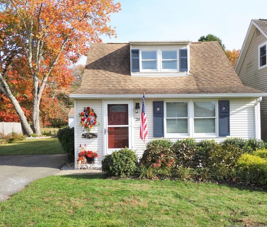 24 Maple Ave, Fenwick CT  06475-2452 exterior