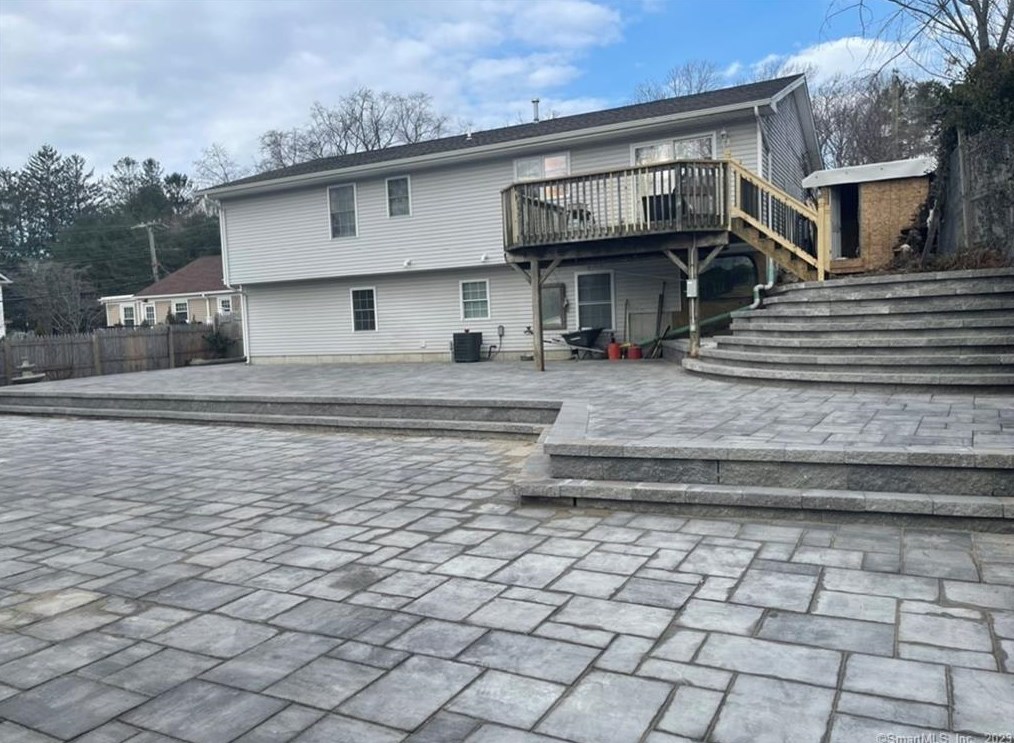18 Broad St, Pawcatuck CT  06379-1927 exterior