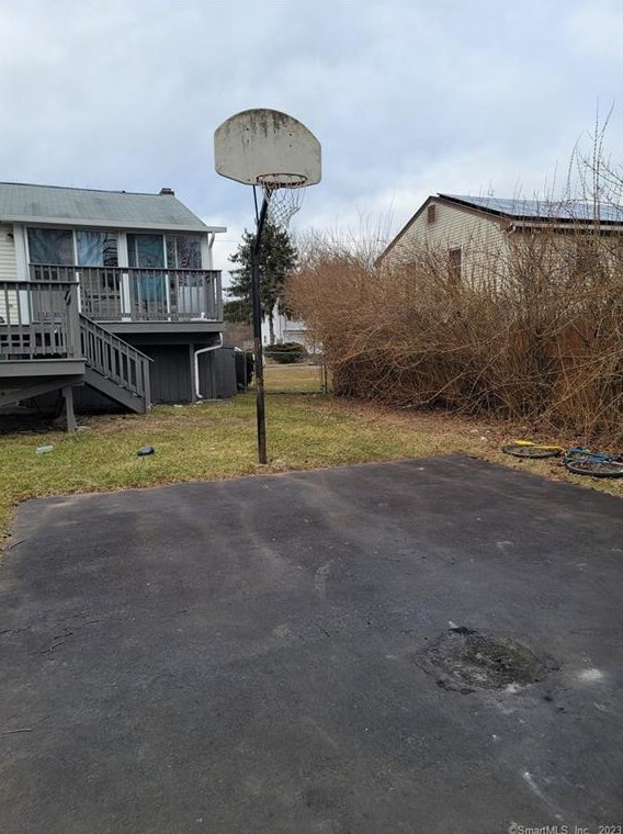 5 Costanzo Ct, New Haven CT  06518-2476 exterior