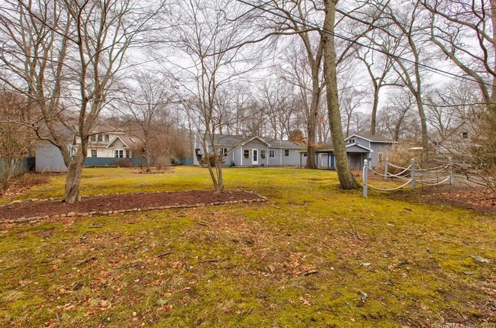 21 Moore Ave, Lyme CT  06371-1216 exterior