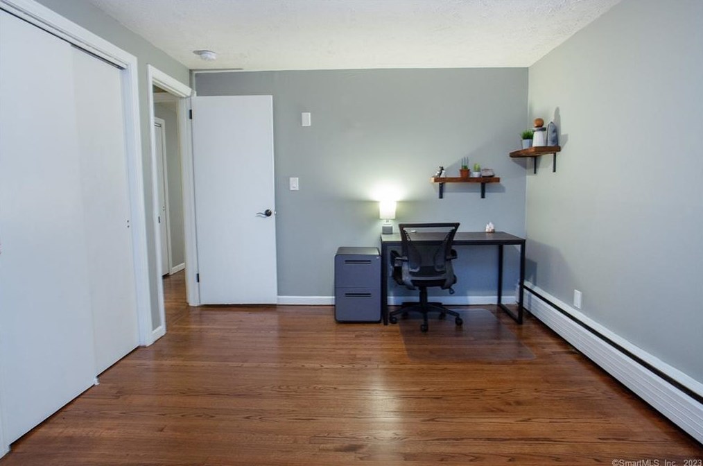 21 Williams Cir, Suffield CT  06078-1938 exterior