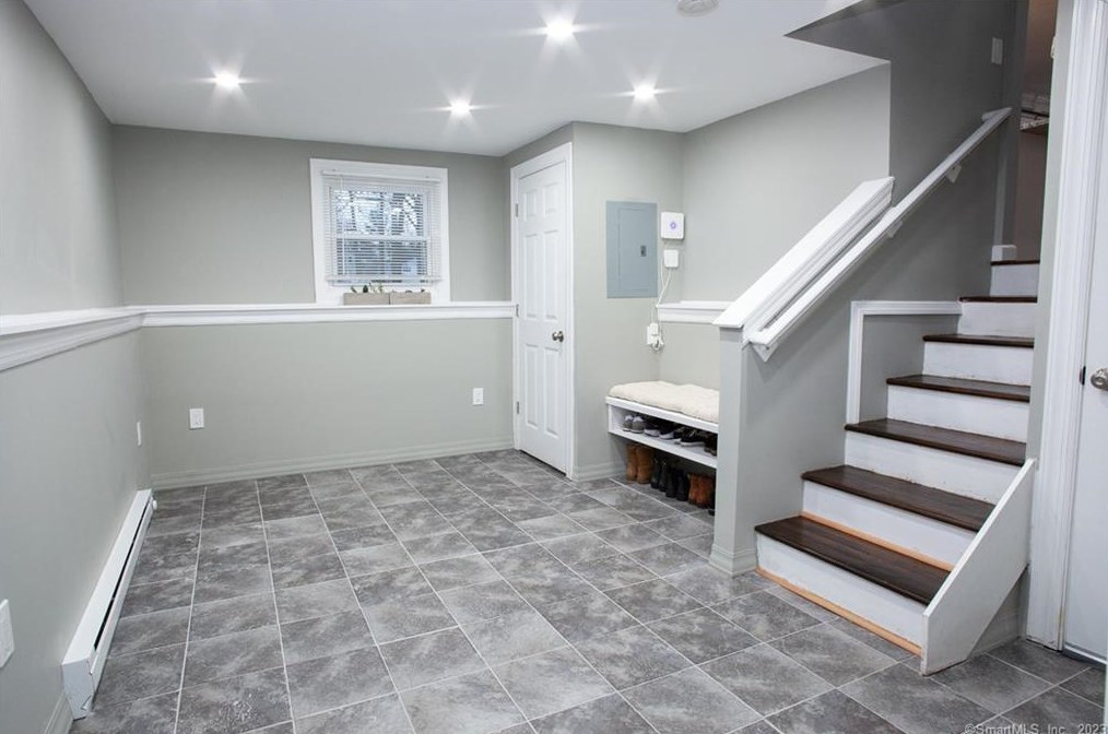 21 Williams Cir, Suffield CT  06078-1938 exterior