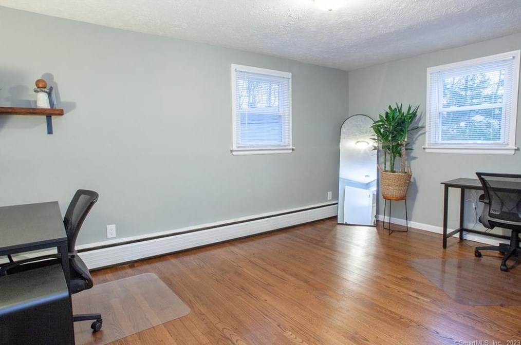 21 Williams Cir, Suffield CT  06078-1938 exterior