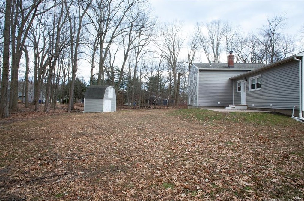 21 Williams Cir, Suffield CT  06078-1938 exterior