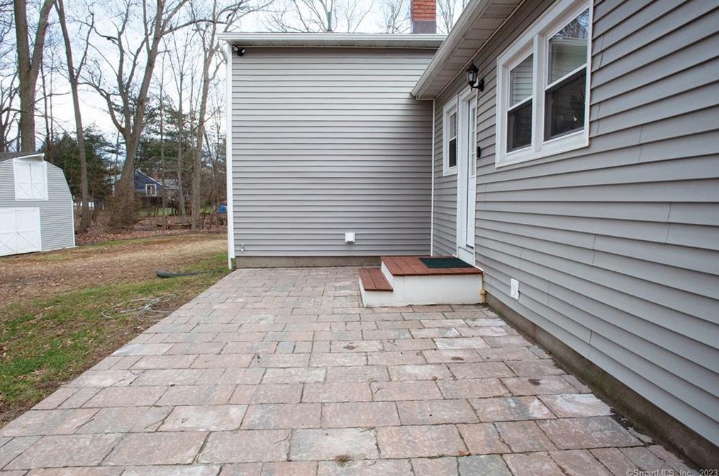 21 Williams Cir, Suffield CT  06078-1938 exterior