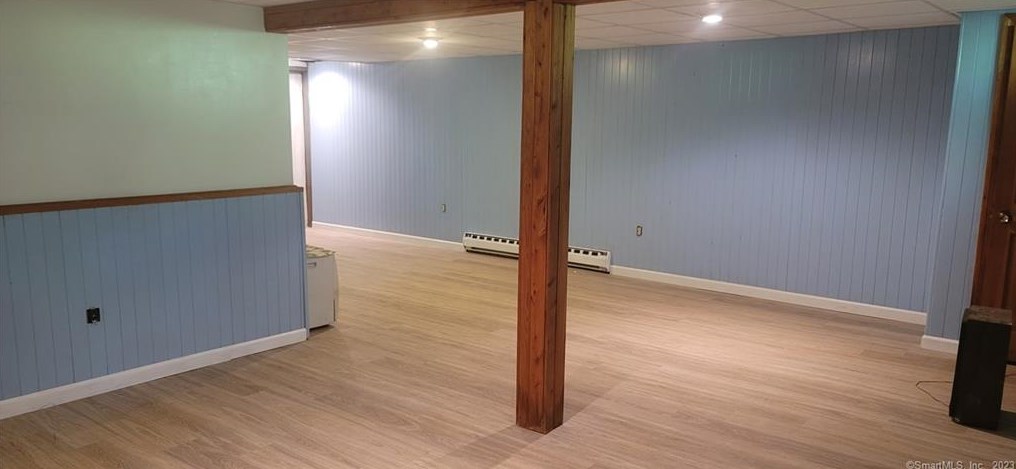 20 Hyvue Dr, Newtown CT  06470-1720 exterior