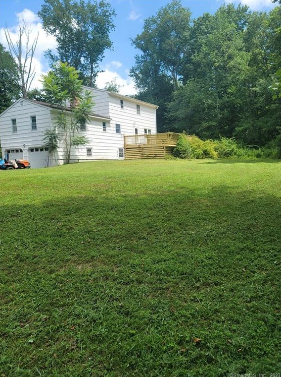 20 Hyvue Dr, Newtown CT  06470-1720 exterior