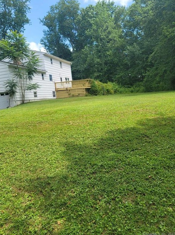 20 Hyvue Dr, Newtown CT  06470-1720 exterior