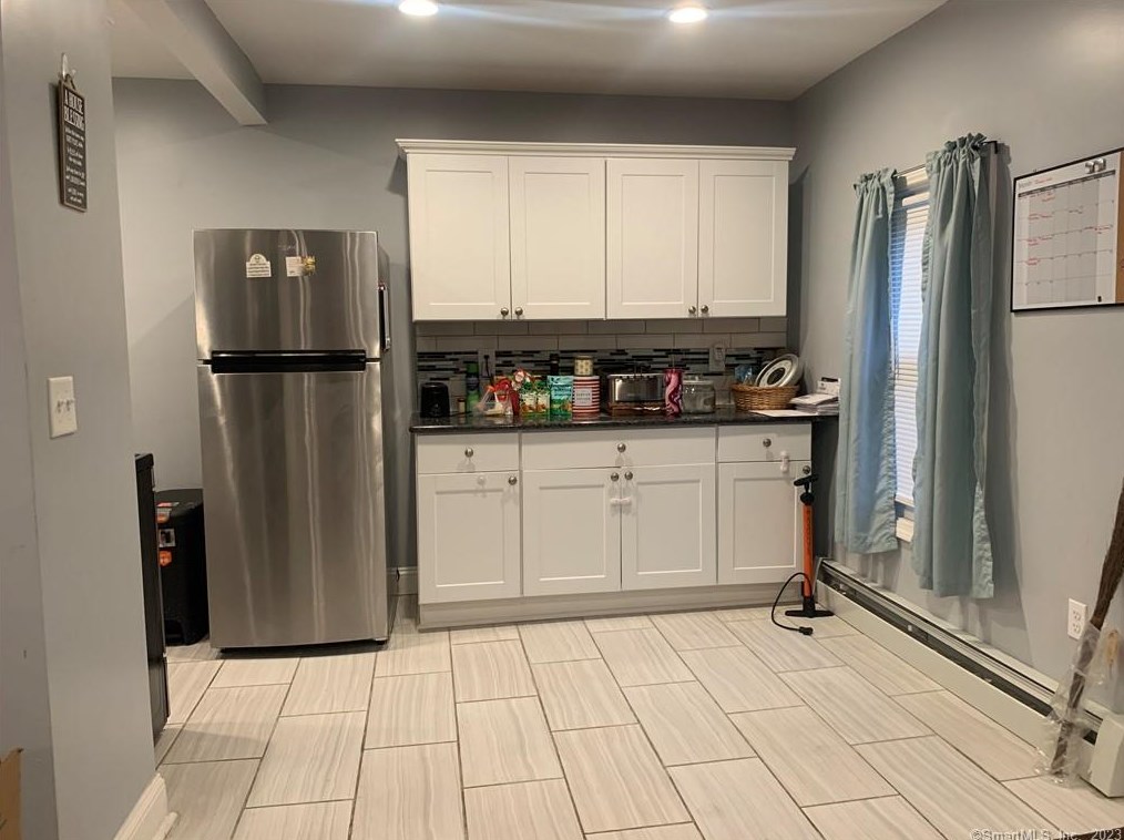 6 Hickory St, Meriden CT  06451-3003 exterior