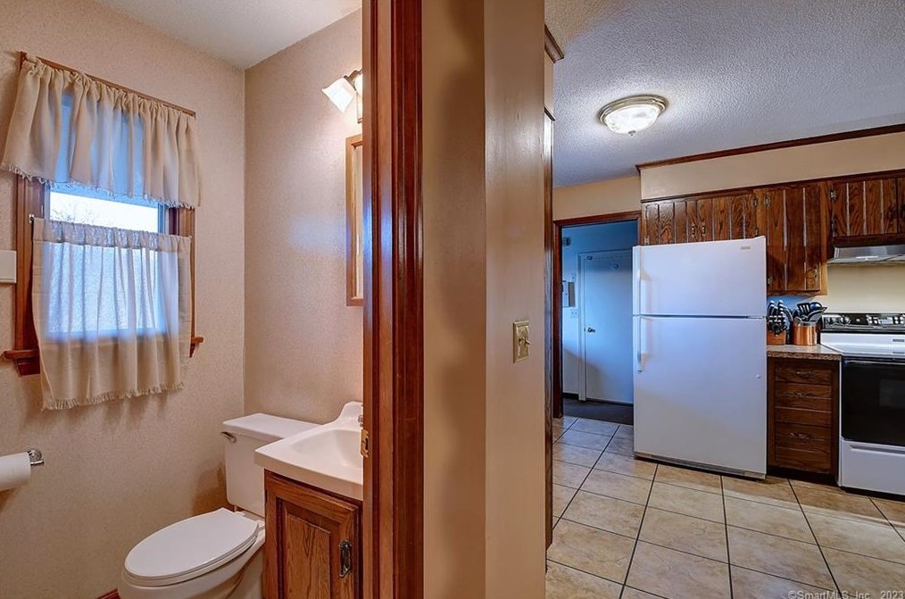 41 Trout Brook Dr, Union City CT  06770-5024 exterior