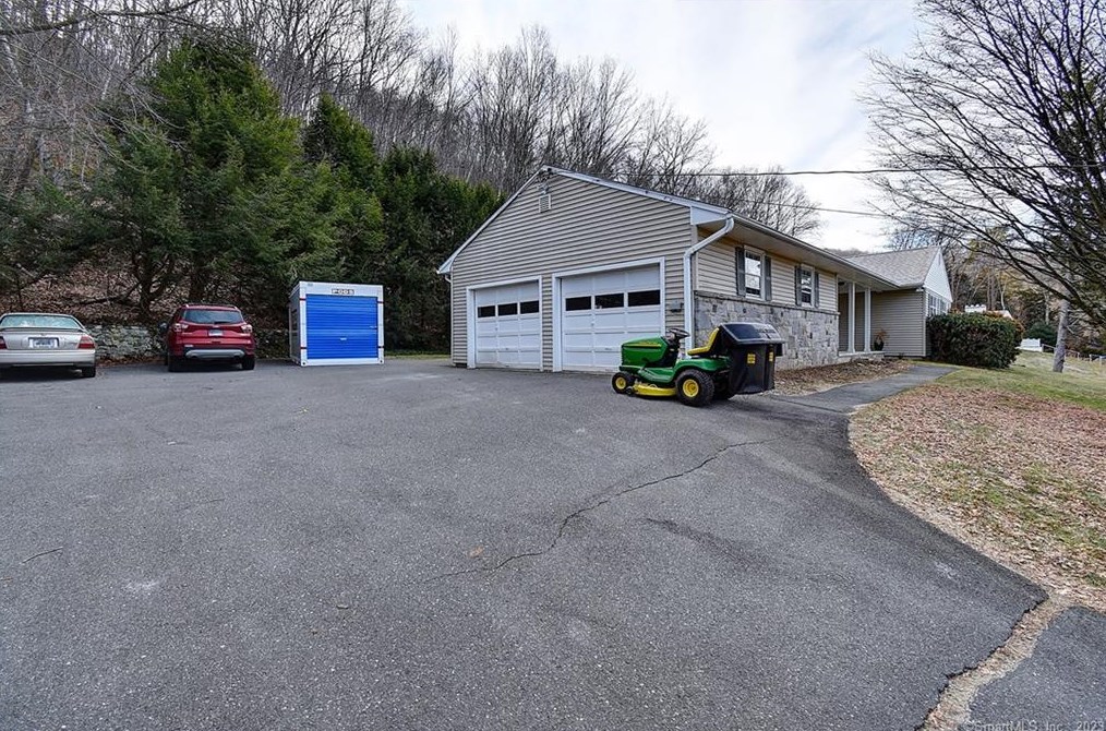 41 Trout Brook Dr, Union City CT  06770-5024 exterior