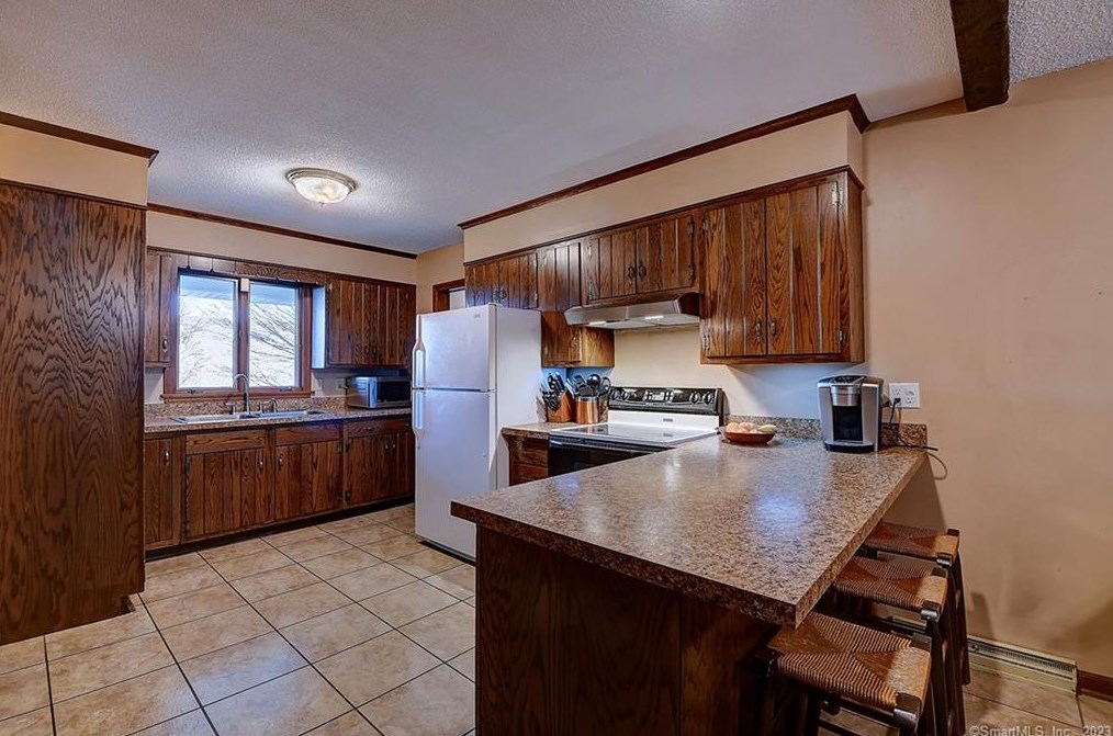 41 Trout Brook Dr, Union City CT  06770-5024 exterior