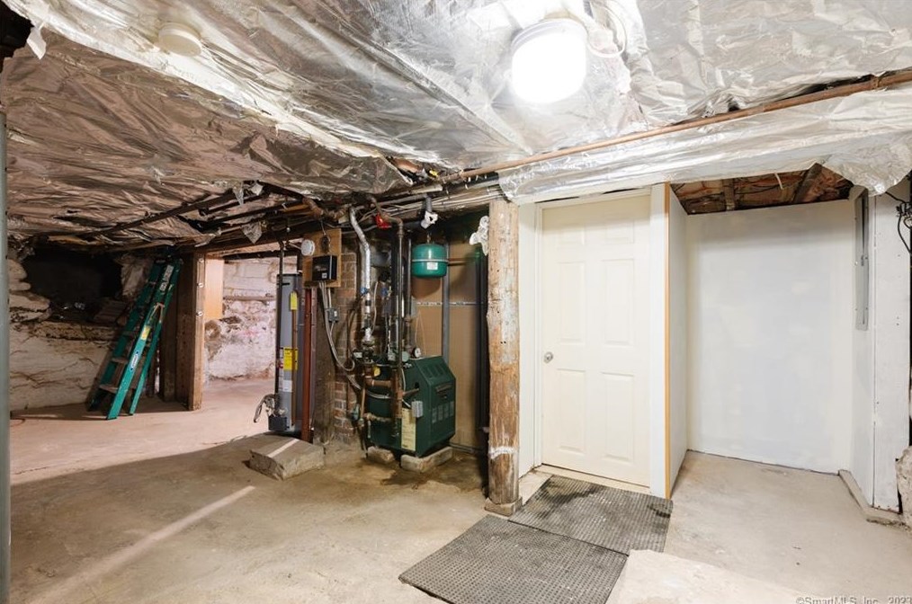 46 Manila St, Watertown CT  06779-1908 exterior