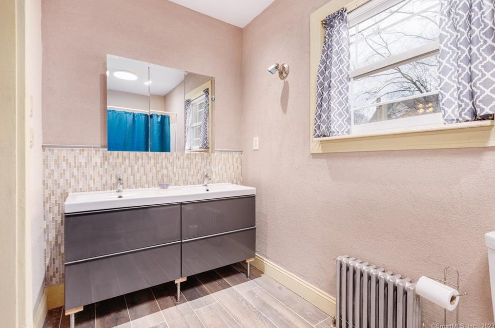 46 Manila St, Watertown CT  06779-1908 exterior