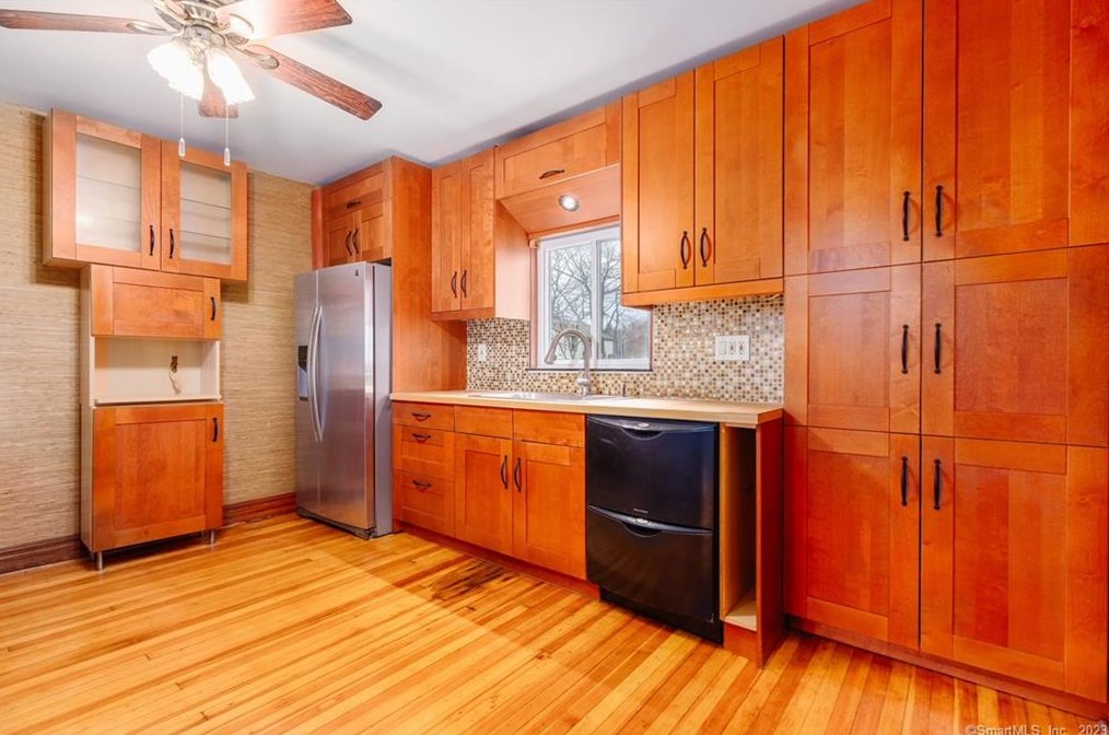 46 Manila St, Watertown CT  06779-1908 exterior