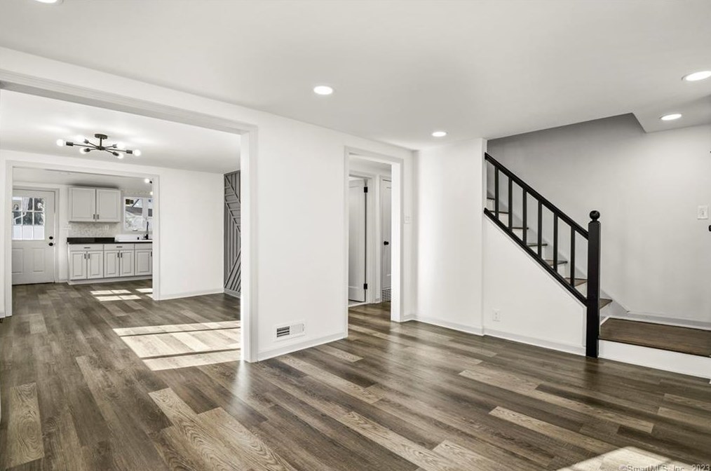 206 Hoadley St, Union City CT  06770-2537 exterior