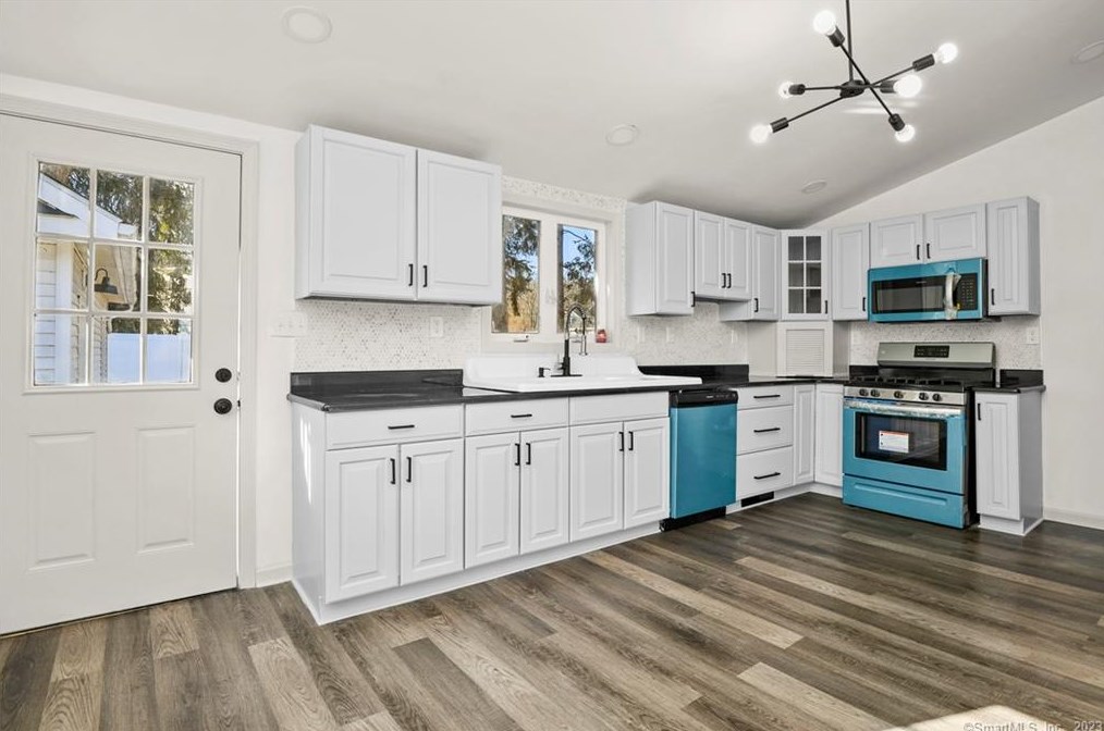 206 Hoadley St, Union City CT  06770-2537 exterior